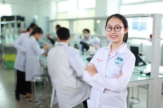 Đào tạo Sinh viên có đủ kiến thức và kỹ năng thực hành nghề nghiệp trong lĩnh vực của ngành Dược