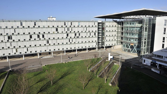 Nhận bằng cử nhân từ Pháp sau một năm học liên thông 14