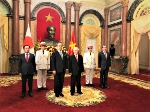 駐ベトナム新大使、チョン書記長に信任状捧呈 9