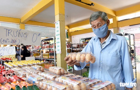 ホーチミン：商品無料、貧困者向け「幸福スーパー」開店―3区のお寺で 11