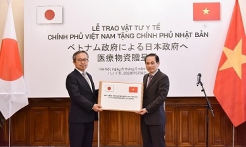 ベトナム政府、日本に医療用マスク14万枚を贈与 11