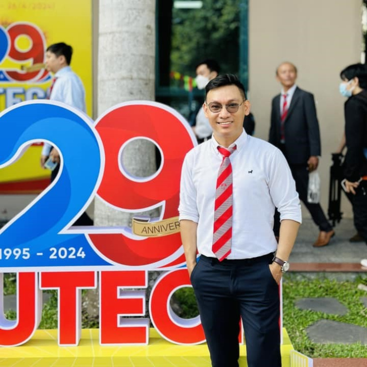 Đội ngũ nhân viên Trung tâm Dạy học số 6