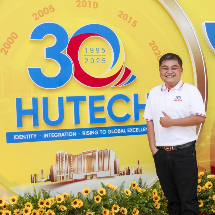 Đội ngũ nhân viên Trung tâm Dạy học số 18