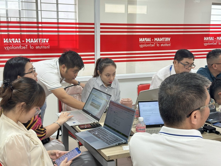 ​Trung tâm Dạy học số tổ chức tập huấn “Xây dựng khóa học Hutech e-Learning” cho giảng viên Đợt 2 năm 2024 8