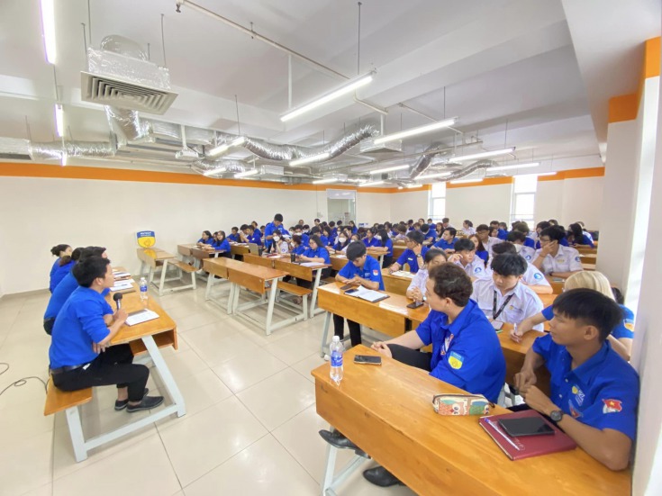 Đoàn Thanh niên Đại học Công nghệ TP. Hồ Chí Minh tổ chức sinh hoạt đối thoại với Đảng viên trẻ, Đoàn viên ưu tú. 20
