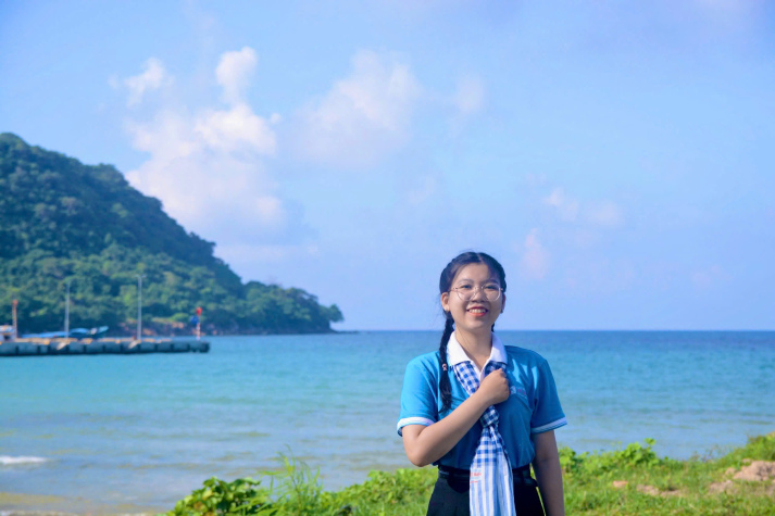 Đồng chí Chủ tịch Hội Sinh viên Trường đại diện Tuổi trẻ HUTECH tham gia hành trình "Sinh viên với biển, đảo Tổ quốc" năm 2024 9