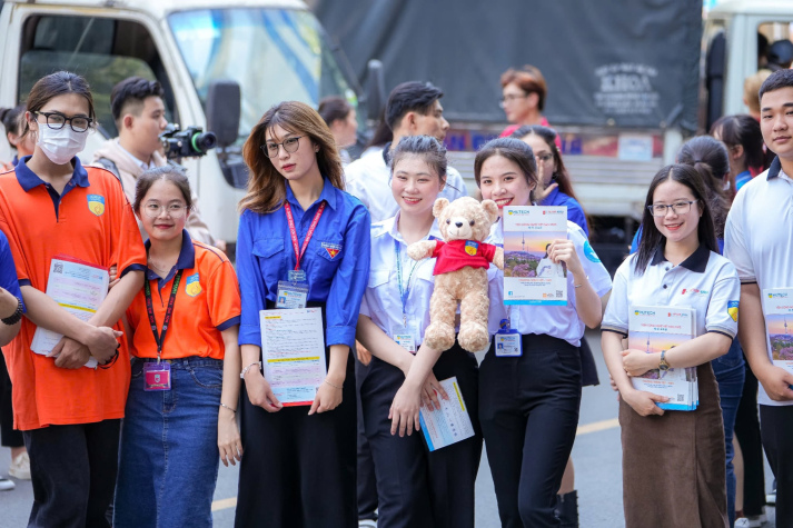 CHƯƠNG TRÌNH TÌNH NGUYỆN TIẾP SỨC MÙA THI TẠI KỲ THI ĐÁNH GIÁ NĂNG LỰC ĐHQG-HCM ĐỢT 1 TẠI ĐIỂM THI HUTECH 19