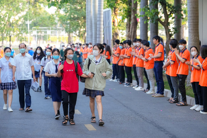 CHƯƠNG TRÌNH TÌNH NGUYỆN TIẾP SỨC MÙA THI TẠI KỲ THI ĐÁNH GIÁ NĂNG LỰC ĐHQG-HCM ĐỢT 1 TẠI ĐIỂM THI HUTECH 18