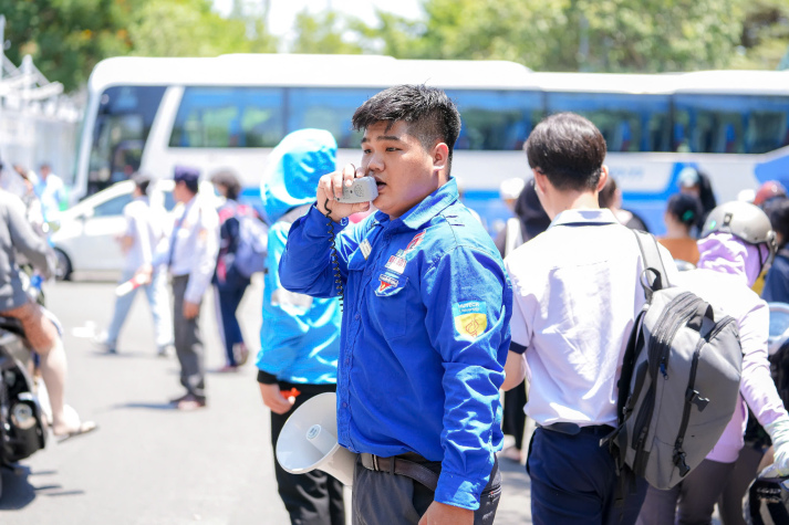 CHƯƠNG TRÌNH TÌNH NGUYỆN TIẾP SỨC MÙA THI TẠI KỲ THI ĐÁNH GIÁ NĂNG LỰC ĐHQG-HCM ĐỢT 1 TẠI ĐIỂM THI HUTECH 16