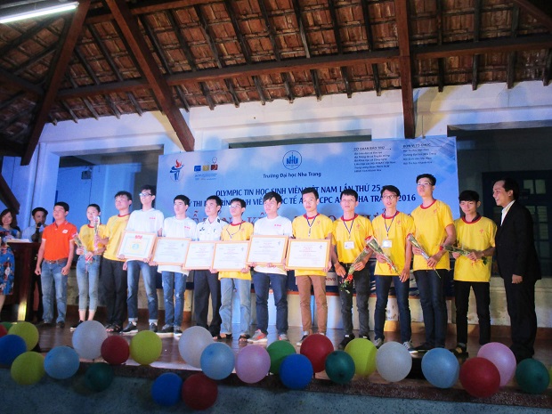 HUTECH students won third prize in Olympic Informatics 2016 15