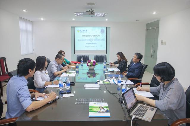 HUTECH and Yeungnam University signs MOU on international human resources training 12