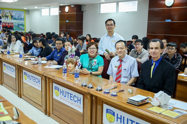 HUTECH organizes in-depth psychology training session by Prof. Micheal Lavin 6