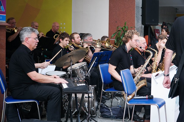 The International IHS World Orchestra brings Christmas atmosphere around the world to HUTECH 14