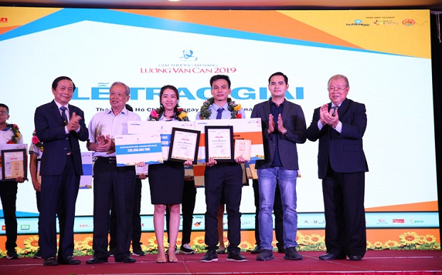 HUTECH students won second prize at Luong Van Can Talent Award 2019 10