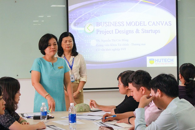 HUTECH lecturers study methods to build ideas and support student startup projects 13