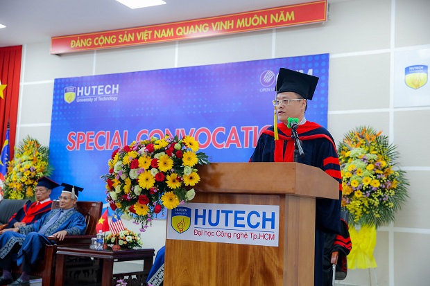 OUM and HUTECH organize special convocation for MBA and BBA programs at HUTECH 54