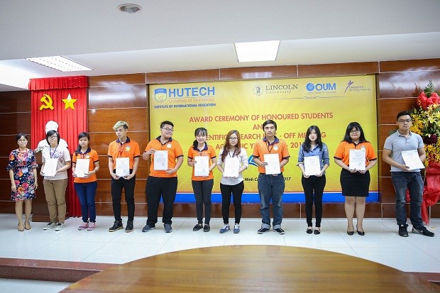 HUTECH Institute of International Education awards honored students and launches Scientific research 87
