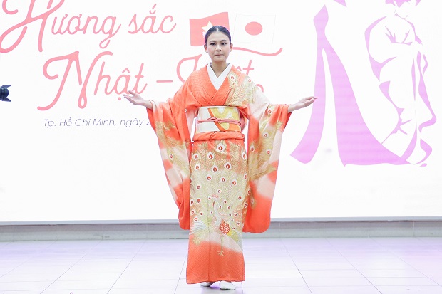 Students at the Faculty of Japan Studies explore “Vietnam- Japan culture” through traditional costumes. 166