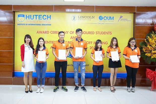 HUTECH Institute of International Education awards honored students and launches Scientific research 89