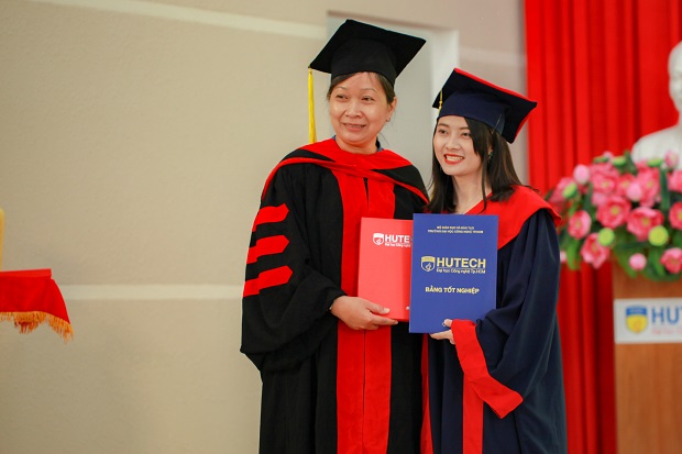 New HUTECH Graduates receive University Degrees in September 2019 100