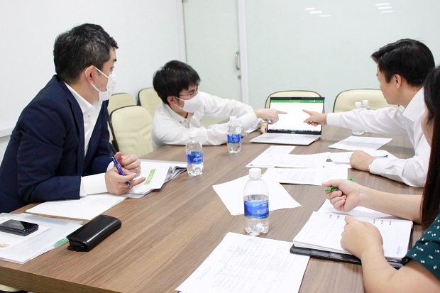 Representatives of Musashino Foods visited and had a meeting with HUTECH 32