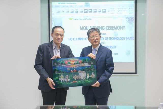 HUTECH and Yeungnam University signs MOU on international human resources training 23