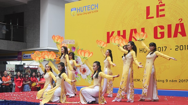 HUTECH jubilantly organizes the opening ceremony for Academic year 2017-2018 9