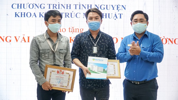 5,000 masks will be given to protect HUTECH students’ health from Covid-19 39