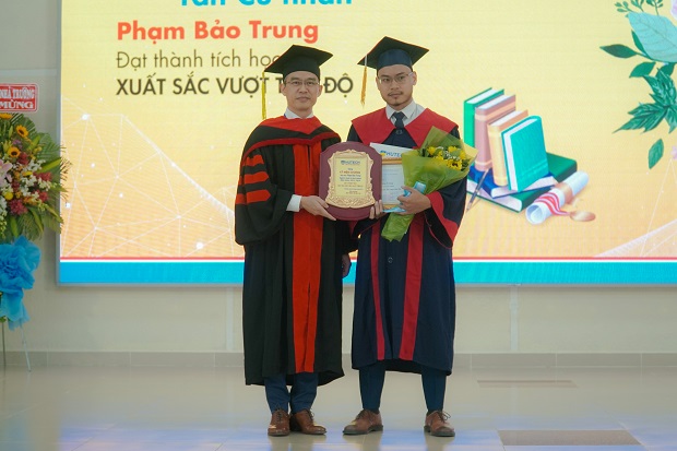 New HUTECH Graduates receive University Degrees in September 2019 63