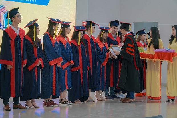 New HUTECH Graduates receive University Degrees in September 2019 65