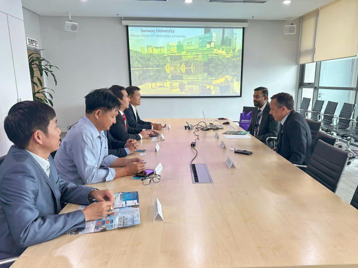 HUTECH advances academic collaboration through national and international research conferences 38