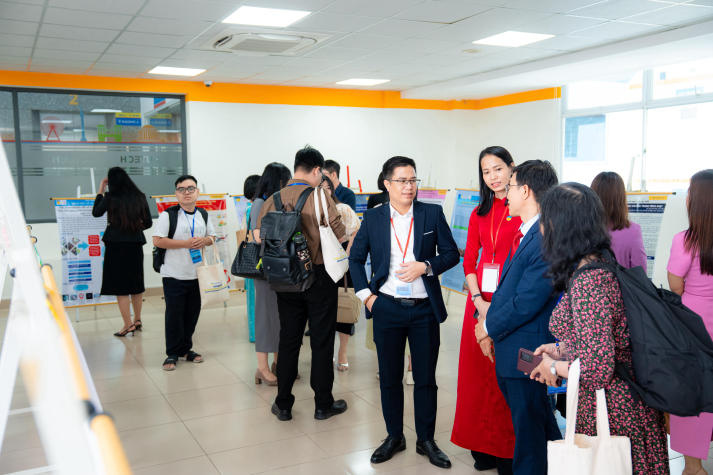 HUTECH advances academic collaboration through national and international research conferences 90