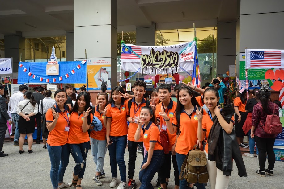 “Around the World” with Student activities “International Day” 62