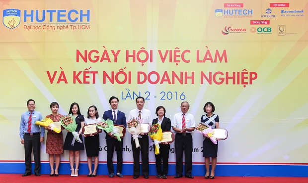 More than 6,000 students participated in 60 different business at the HUTECH Career Fair 51