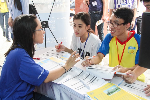 More than 6,000 students participated in 60 different business at the HUTECH Career Fair 34