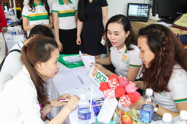 More than 6,000 students participated in 60 different business at the HUTECH Career Fair 92