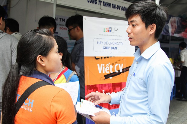 More than 6,000 students participated in 60 different business at the HUTECH Career Fair 96