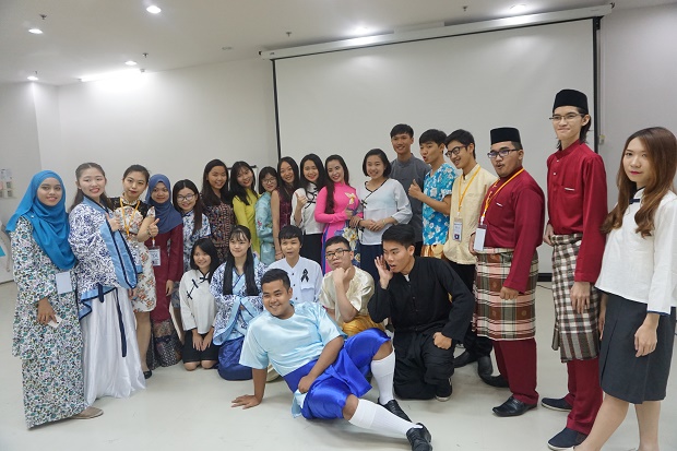 HUTECH students with the journey “ASEAN YOUTH CAMP” 2016 32