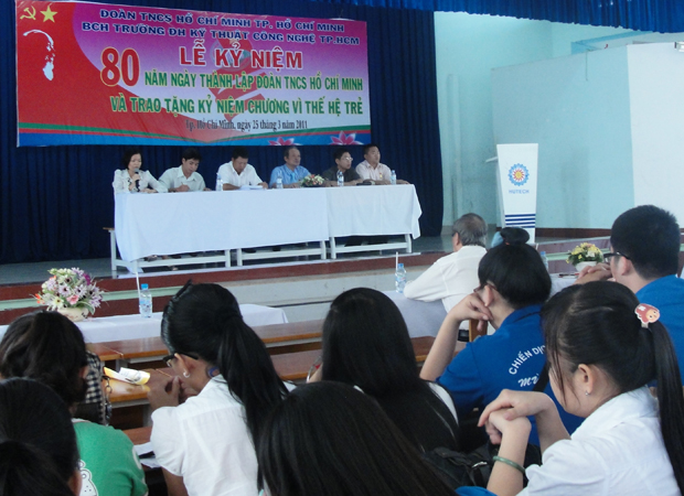 5 cá nhân HUTECH vinh dự nhận thưởng huy hiệu “Vì thế hệ trẻ” do TW Đoàn TNCS Hồ Chí Minh trao tặng 14