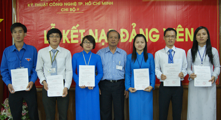 6 sinh viên ưu tú vinh dự kết nạp Đảng đúng vào dịp kỷ niệm 80 năm thành lập Đoàn TNCS Hồ Chí Minh 12