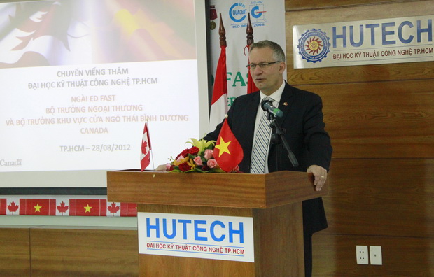 Minister of Foreign Trade, Minister of Canadian gateway to the Pacific region  visited Hutech 12