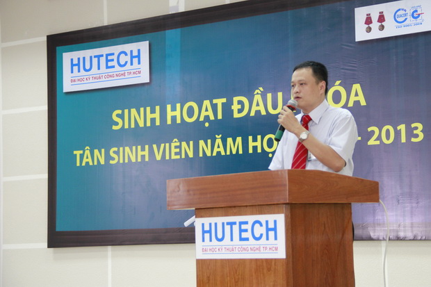 Tân sinh viên khoa Cao đẳng Thực hành sinh hoạt công dân sinh viên đầu khóa 10