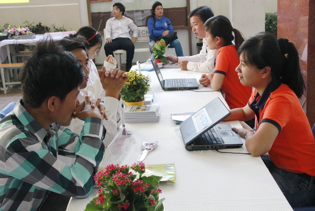 Háo hức những ngày đầu tiên tiếp nhận hồ sơ xét tuyển nguyện vọng bổ sung ĐH, CĐ 2012 4