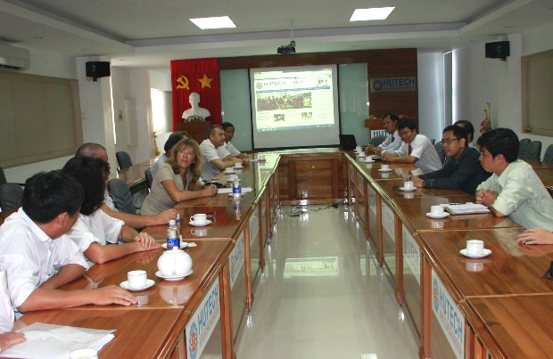 Nhiều trường bạn đến thăm và mong muốn hợp tác với HUTECH 11