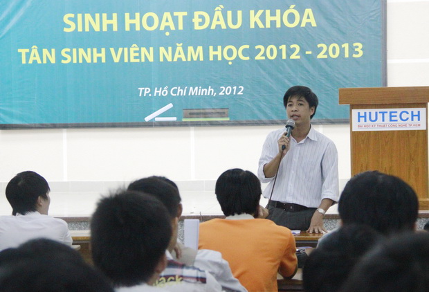 Tân sinh viên hệ Liên thông, Văn bằng 2, Vừa làm Vừa học 2012 tham gia sinh hoạt đầu khóa 11