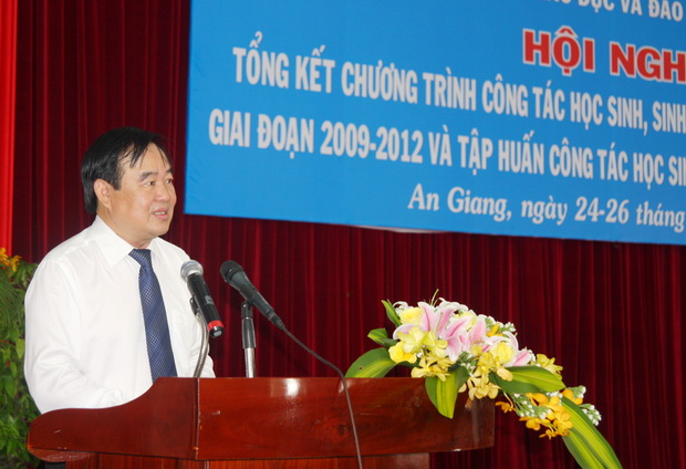 HUTECH vinh dự nhận khen thưởng tại “Hội nghị tổng kết công tác HS,SV giai đoạn 2009-2012” 5