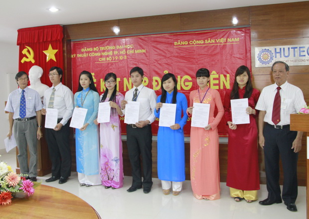 HUTECH tổ chức lễ kết nạp Đảng cho 7 quần chúng ưu tú 18