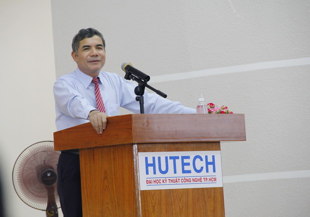 HUTECH tổ chức lớp học tập nghiên cứu, quán triệt Nghị quyết Hội nghị TW 4 Khóa XI 11