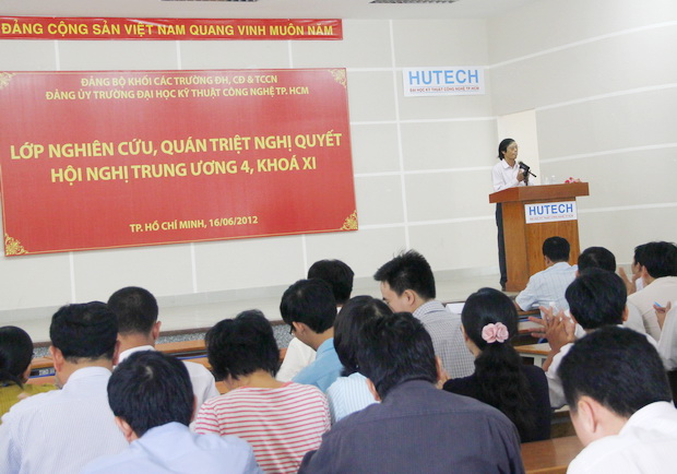 HUTECH tổ chức lớp học tập nghiên cứu, quán triệt Nghị quyết Hội nghị TW 4 Khóa XI 4