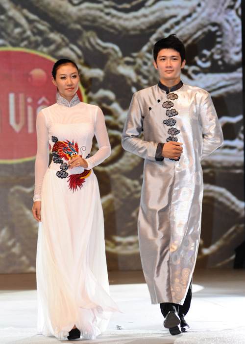 Hutech Students won the title Friendly Supermodel  in the final round of  "Supermodel Vietnam 2012" 20